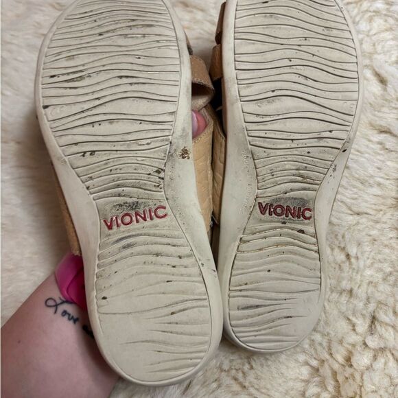 Vionic Tan Sandals with Crisscross Straps and Slingback - Picture 4 of 6